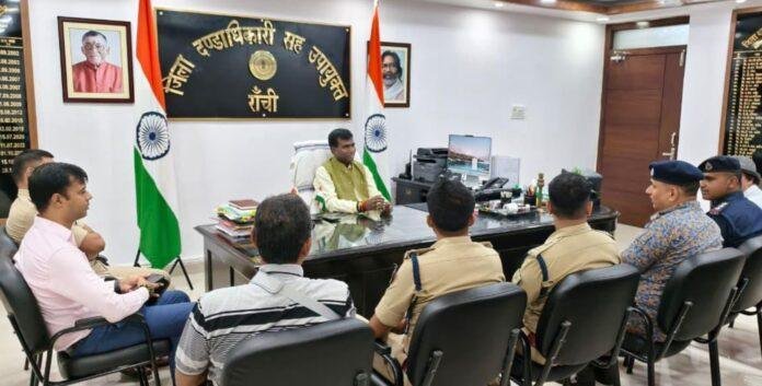 Ranchi : त्योहारों के दौरान सुरक्षा को लेकर जिला प्रशासन की अहम बैठक, एनडीआरएफ टीमें रहेंगी तैनात