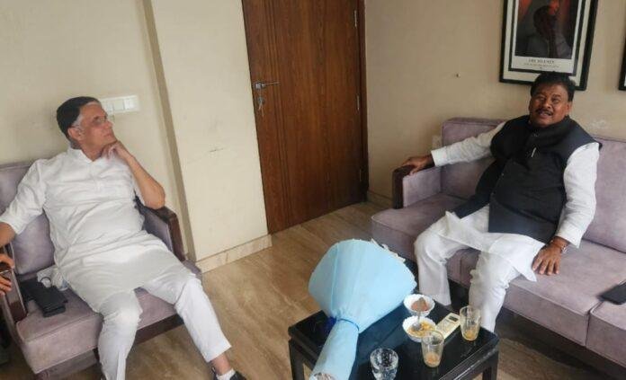 ककक कांग्रेस के राष्ट्रीय प्रवक्ता पवन खेड़ा आ सकते हैं झारखंड, बंधु तिर्की ने दिल्ली में की मुलाकात