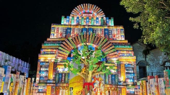 रांची पूजा पंडाल 2025 : रांची में अनोखा दुर्गा पूजा पंडाल! 21 हजार किताबों के बीच सजी मां दुर्गा की प्रतिमा