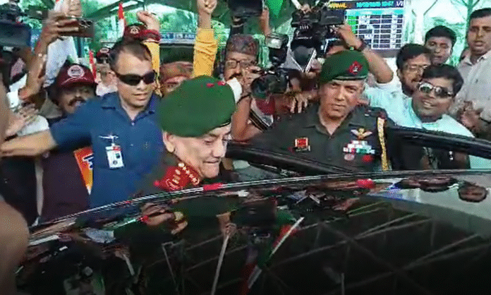 Breaking : तीनों सेनाओं के अध्यक्ष CDS अनिल चौहान पहुंचे रांची, भव्य स्वागत