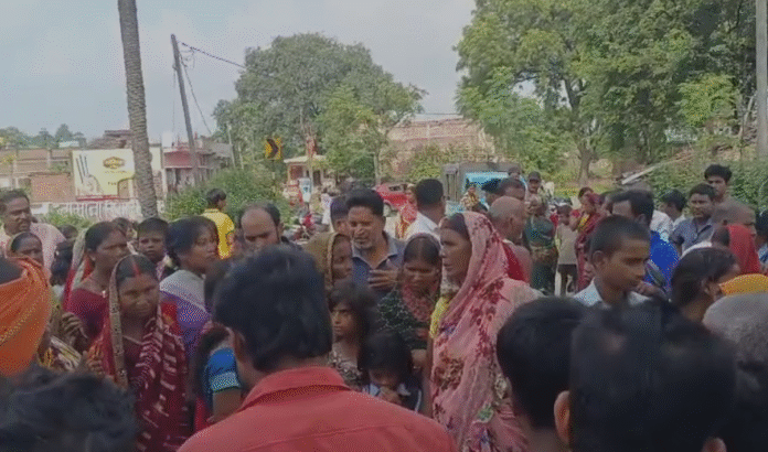 Giridih : झोलाछाप डॉक्टर का कांड! नर्सिंग होम में इलाज के दौरान युवक की मौत के बाद बिगड़े हालात...