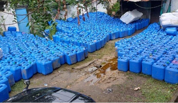 Giridih : पटना मद्य निषेध और रांची एटीएस की बड़ी कार्रवाई, अवैध शराब फैक्ट्री का भंडाफोड़