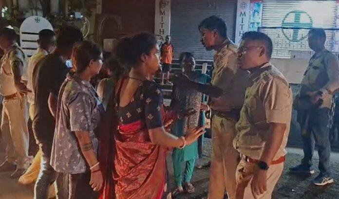 Jamshedpur : Blinkit कर्मचारियों और स्थानीय लोगों में जमकर बवाल, इलाके में उतर गई भारी फोर्स...