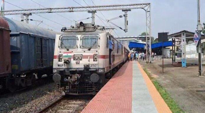 ट्रेन रुकी Jamtara