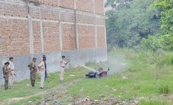 Motihari Clash : सड़क बनी जंग का अखाड़ा, दिन-दहाड़े लाठी-डंडों से तांडव, विडियो वायरल...