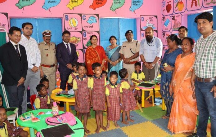 Ranchi : मुख्य सचिव ने किया आंगनबाड़ी केंद्र का निरीक्षण, बच्चों से की आत्मीय बातचीत...