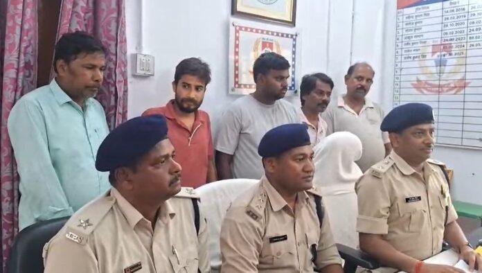 Jamtara Crime : मकान बेचने का झांसा देकर लाखों की ठगी करने वाले 6 ठग गिरफ्तार...