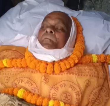 अपनी ही अर्थी पर लेटे मोहनलाल”: जिंदा शख्स की निकली अंतिम यात्रा, बैंड-बाजा और ‘राम नाम सत्य है’ के बीच पहुंच गए मुक्तिधाम