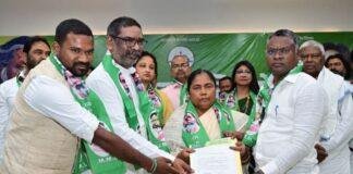 Ghatsila By Election 2025: CM Hemant Soren पहुंचे JMM प्रत्याशी Somesh Soren के नामांकन में, जनसभा में दिखी जबरदस्त भीड़ , Jharkhand Political News