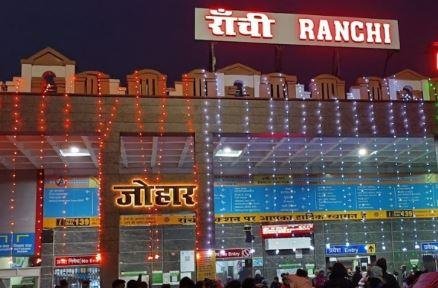 Ranchi Railway Station Rush: दिवाली-छठ में यात्रियों की भीड़, Airfare तीन गुना तक बढ़ा