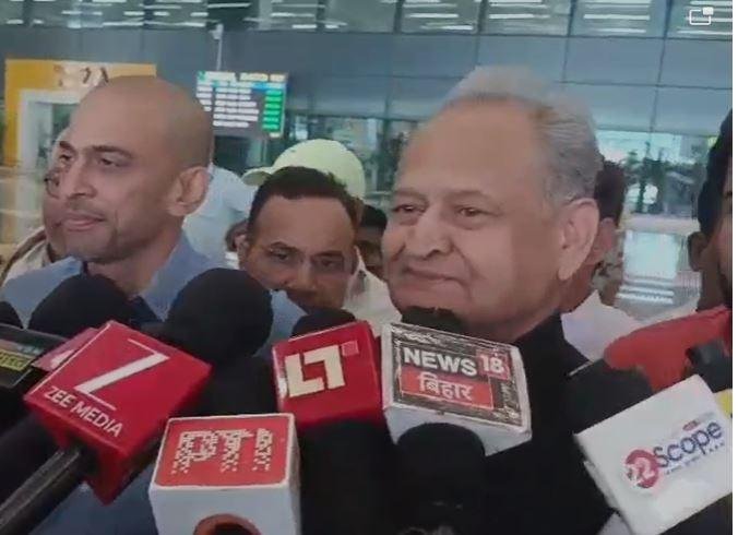 राजनीतिक बयान: अशोक गहलोत ने कहा 243 सीटों के गठबंधन में 5-6 सीटों के विवाद को लेकर ज्यादा चिंता की जरूरत नहीं