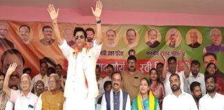 छपरा में भाजपा प्रत्याशी छोटी कुमारी के समर्थन में पहुंचे रवि किशन, बोले – “धर्म की रक्षा के लिए अधर्म पर चलेगा तीर” छपरा में भाजपा प्रत्याशी छोटी कुमारी के समर्थन में पहुंचे रवि किशन, बोले – “धर्म की रक्षा के लिए अधर्म पर चलेगा तीर”