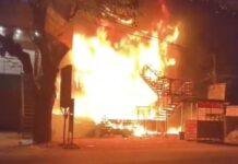 Hazaribagh Fire News: दीपूगढ्ढा में भीषण आग, अनवी वस्त्रालय और पार्क व्यू रेस्टोरेंट जलकर खाक, 1 करोड़ का नुकसान