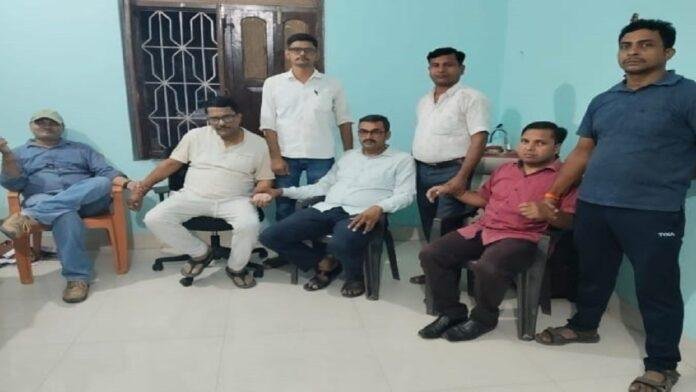 मेहसी नगर पंचायत के घुसखोर कार्यपालक व टैक्स दारोगा निगरानी के जाल में फंसे, ठेकेदार से की थी रिश्वत की मांग