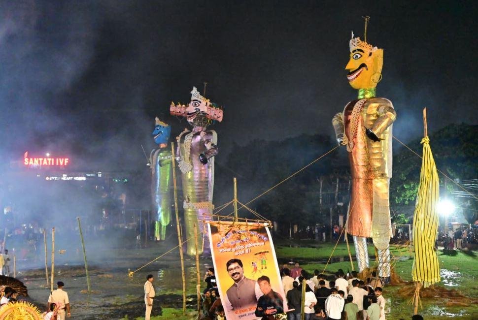 बारिश के बीच रावण दहन: CM Hemant Soren ने की पूजा, कई जगह प्रभावित