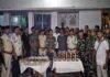 मोतिहारी में पुलिस की बड़ी कार्रवाई: चुनाव से पहले हथियार तस्कर गिरफ्तार, भारी मात्रा में हथियार-गोली और नगदी बरामद मोतिहारी में पुलिस की बड़ी कार्रवाई: चुनाव से पहले हथियार तस्कर गिरफ्तार, भारी मात्रा में हथियार-गोली और नगदी बरामद