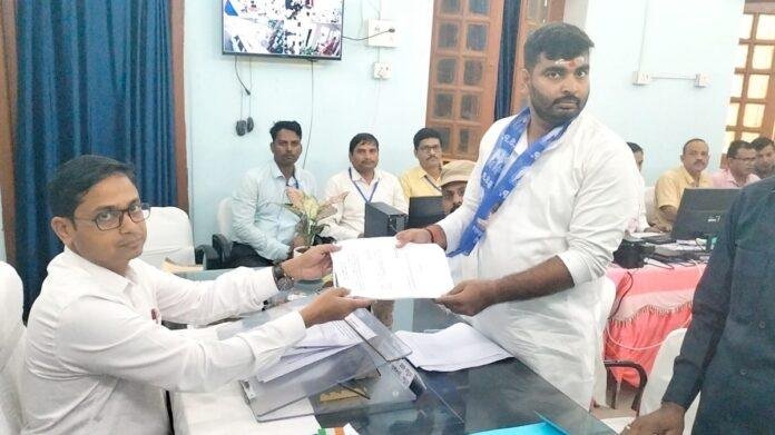 भभुआ विधानसभा सीट से बसपा प्रत्याशी के रूप में विकास सिंह उर्फ लल्लू पटेल ने किया नामांकन