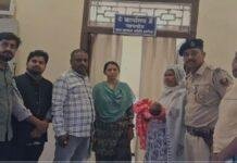 अररिया नर्सिग होम से नवजात की चोरी का पुलिस ने किया खुलासा, बच्चा बरामद, महिला गिरफ्तार अररिया नर्सिग होम से नवजात की चोरी का पुलिस ने किया खुलासा, बच्चा बरामद, महिला गिरफ्तार