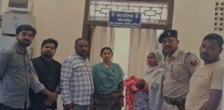 अररिया नर्सिग होम से नवजात की चोरी का पुलिस ने किया खुलासा, बच्चा बरामद, महिला गिरफ्तार अररिया नर्सिग होम से नवजात की चोरी का पुलिस ने किया खुलासा, बच्चा बरामद, महिला गिरफ्तार