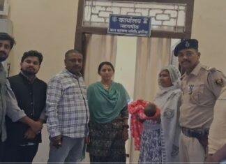 अररिया नर्सिग होम से नवजात की चोरी का पुलिस ने किया खुलासा, बच्चा बरामद, महिला गिरफ्तार अररिया नर्सिग होम से नवजात की चोरी का पुलिस ने किया खुलासा, बच्चा बरामद, महिला गिरफ्तार