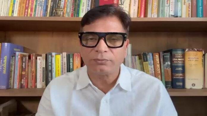 अभय दुबे ने कहा- चुनाव आयोग और प्रधानमंत्री ने झूठ क्यों बोला ?