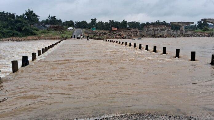Jamtara: फूलजोड़ी का डायवर्सन डूबा, बारिश से ठप हुई आवाजाही