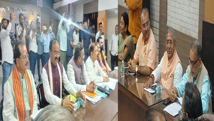 बीजेपी चुनाव कार्य समिति की बैठक शुरू, धर्मेंद्र, तावड़े, केशव, दिलीप व सम्राट सहित कई नेता मौजूद