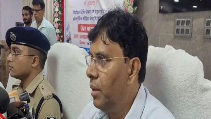 आदर्श आचार संहिता लगते ही हटने लगे पोस्टर बैनर, क्षेत्र में होने लगी वाहनों की सघन जांच