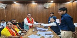 विजय सिन्हा ने लखीसराय से दाखिल किया नामांकन, रेखा गुप्ता, सम्राट व गिरिराज रहे मौजूद
