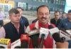 चुनावी दौरे पर उपमुख्यमंत्री केशव प्रसाद मौर्य, तेजस्वी-राहुल गांधी पर साधा निशाना पटना ; चुनावी दौरे पर पटना पहुँचे उत्तर प्रदेश के उपमुख्यमंत्री केशव प्रसाद मौर्य ने तेजस्वी- राहुल गांधी पर बड़ा बयान दिया है और कहा कि राहुल गांधी 2029 लोकसभा चुनाव की तैयारी कर रहे हैं जबकि तेजस्वी यादव 2030 की तैयारी कर रहे हैं इसीलिए राहुल गांधी जलेबी छान रहे हैं और तेजस्वी यादव आराम से सोए हुए हैं। आयोध्या में दीपावली पर दीये जलाये जाने वाले पर कांग्रेस के बयान पर केशव प्रसाद मौर्य ने कहा कि नफरत का जीत जा रहा है उन्होंने कहा कि उनकी भावना क्या है देख लीजिए सीधे तौर पर रामराज की स्थापना हो रही है । हम लोग रामराज के साथ-साथ सुशासन की स्थापना कर रहे हैं । वहीं सासाराम में राष्ट्रीय जनता दल के प्रत्याशी की डकैती मामले में गिरफ्तारी पर उन्होंने कहा कि यह तो उनकी परिपाटी है और उनकी संस्कृति है सीधे समझिए कि बिहार को तेजस्वी यादव ने लूटा देश को कांग्रेस ने लूटा इन लोगों की संस्कृति यही है इससे ज्यादा मैं इस पर क्या बोल सकता हूं। रंजीत कुमार की रिपोर्ट