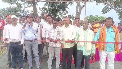 Garhwa: स्व. फेतल सिंह फुटबॉल टूर्नामेंट का भव्य शुभारंभ, खेल प्रेमियों में उत्साह