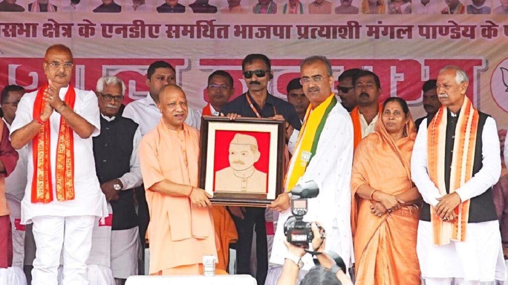 सिवान में गरजे योगी, बोले- भारी वर्षा के बावजूद जनता का जनसैलाब अडिग, निष्ठा और जनभावना की गहराई को दर्शाता है 3 22Scope News G4k9 tGa8AA a3w 22Scope News