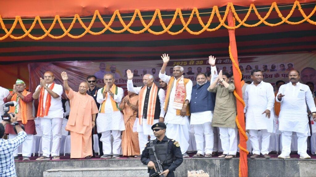 सिवान में गरजे योगी, बोले- भारी वर्षा के बावजूद जनता का जनसैलाब अडिग, निष्ठा और जनभावना की गहराई को दर्शाता है 4 22Scope News G4k9 wha8AA AK0 1 22Scope News