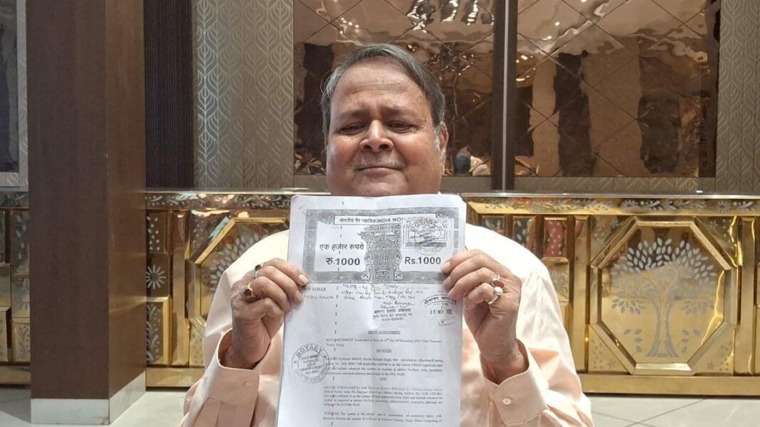 स्कूल निदेशक की दबंगई! किराया हड़पकर अब रिवॉल्वर के दम पर मकान कब्जाने की कोशिश