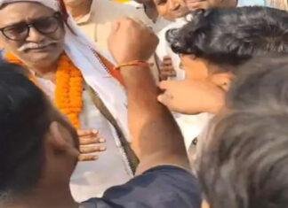 जनसंपर्क के दौरान JDU उम्मीदवार चंदेश्वर चंद्रवंशी का विरोध