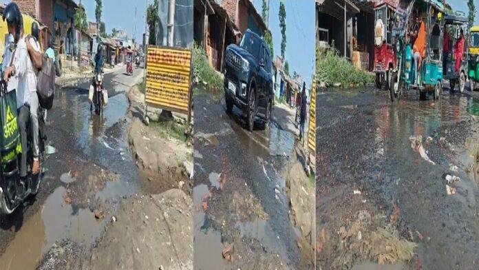 मधेपुरा में NH-107 पर बना गड्ढा मौत को दे रहा है निमंत्रण, बुडको के नाला निर्माण की धीमी रफ्तार से बढ़ी परेशानी 