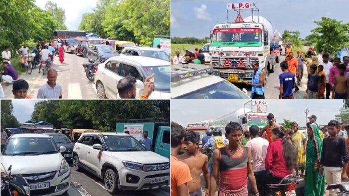 सिकरहना नदी के बाढ़ पीड़ितों का हंगामा, नाव व आवश्यक सुविधाओं की मांग को लेकर सड़क जाम