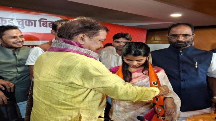 Breaking : BJP में शामिल हुईं लोक गायिका मैथिली ठाकुर
