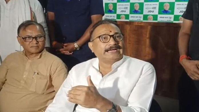 मंत्री अशोक ने PK पर फोड़ा बम, कहा- दलित का बेटा हूं, किसी से कम नहीं, सीने पर चढ़कर करूंगा राजनीति