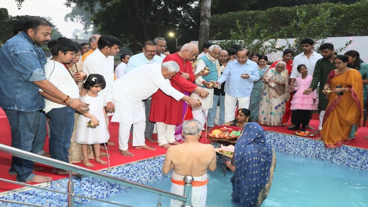 छठ व्रती अहले सुबह घाटों पर पहुंचकर भगवान भास्कर को दिया अर्घ्य, पटना में नीतीश व चिराग ने दिया अर्घ्य 3 22Scope News Nitish Chirag Chhath 1 22Scope News