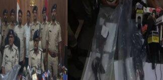 एसटीएफ और जिला पुलिस की संयुक्त कार्यवाई,लोजपा (आर) नेता अयूब खान के घर छापेमारी मे एके-47, कार्बाइन और भारी हथियार बरामद