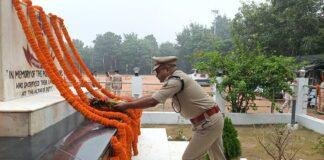 पुलिस संस्मरण दिवस पर शहीद पुलिसकर्मियों को दी गई श्रद्धांजलि, एसपी ने परिजनों को किया सम्मानित