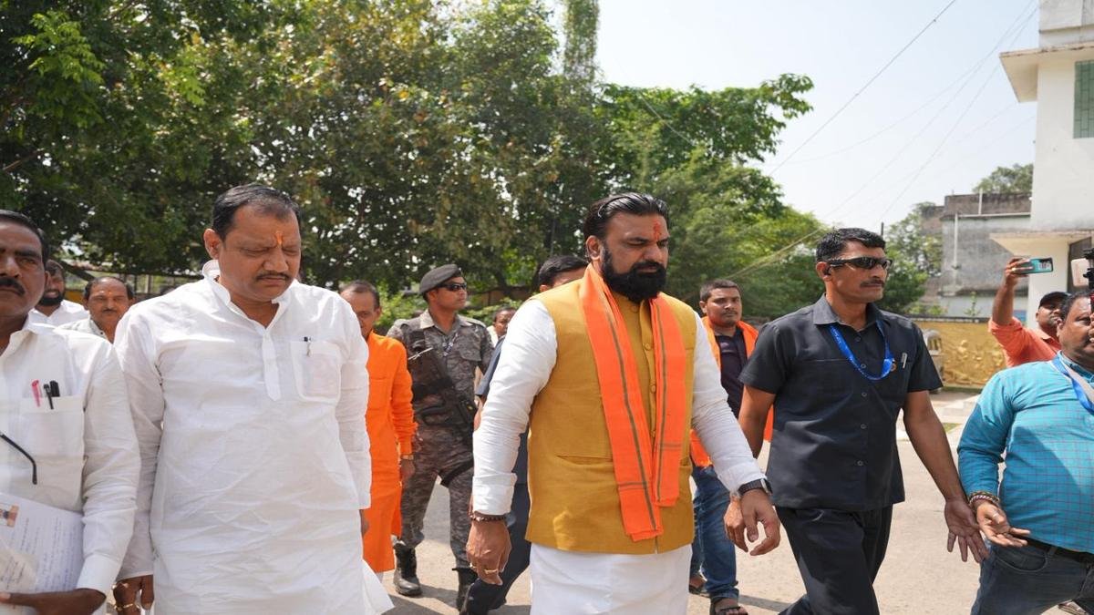 नामांकन से पहले मंदिर में की पूजा, भाजपा के सम्राट ने तारापुर से दाखिल किया पर्चा | 22Scope News Samrat Nom 2 22Scope News