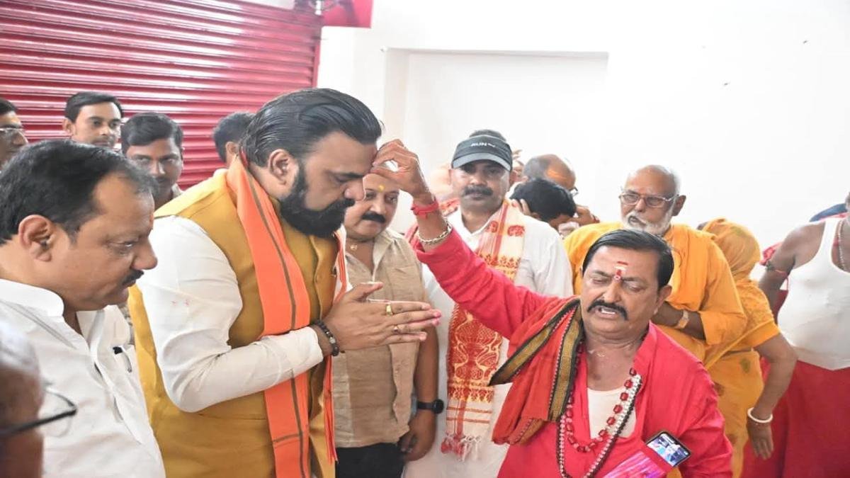नामांकन से पहले मंदिर में की पूजा, भाजपा के सम्राट ने तारापुर से दाखिल किया पर्चा | 22Scope News Samrat Nom 4 22Scope News
