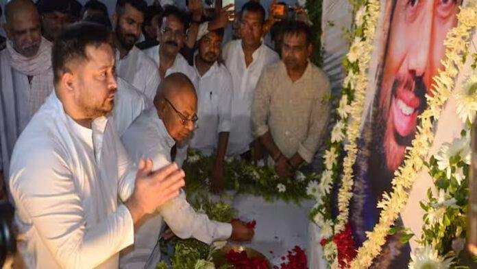 तेजस्वी ने स्व. रामविलास पासवान को पुण्यतिथि पर दी श्रद्धांजलि, कहा- सामाजिक न्याय के लिए...