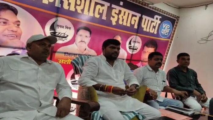 महागठबंधन में तनातनी के बीच VIP ने कहा- RJD को 6 सीटों को हर हाल में देनी होगी कुर्बानी
