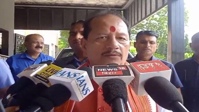 विजय सिन्हा का लालू यादव पर तंज, कहा- अपने उम्र के अंतिम दहलीज पर खड़े हैं