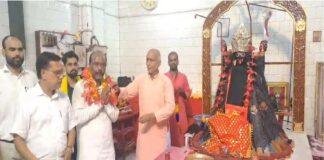 जोकीहाट से जन सुराज प्रत्याशी सरफराज आलम ने भरा पर्चा, मां खड़गेश्वरी काली मंदिर में की पूजा जोकीहाट से जन सुराज प्रत्याशी सरफराज आलम ने भरा पर्चा, मां खड़गेश्वरी काली मंदिर में की पूजा