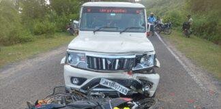 Giridih: बोलेरो और बाइक की आमने-सामने टक्कर, तीन गंभीर रूप से घायल