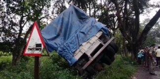 Koderma: NH-20 पर ट्रक की चपेट में बाइक सवार दो युवकों की मौत